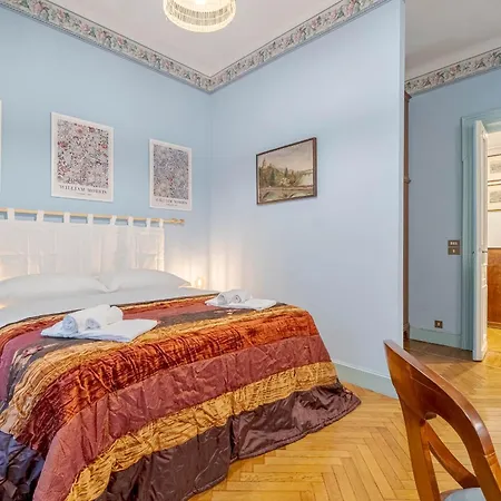 Apartment Old Fashion With Balcony Turin