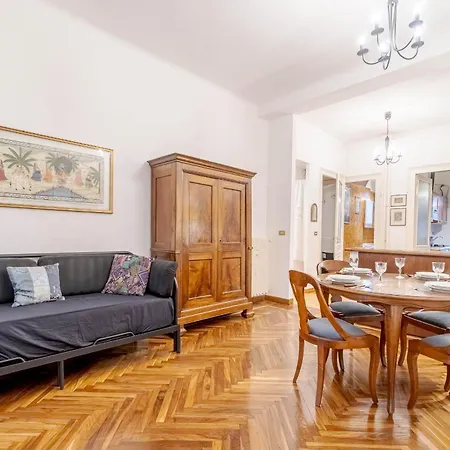 Apartment Old Fashion With Balcony Turin